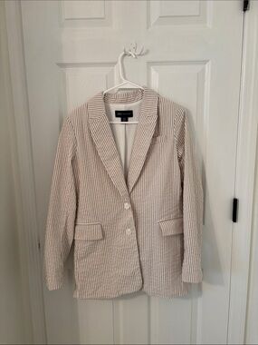 Jones New York Beige and White Striped Seersucker Blazer